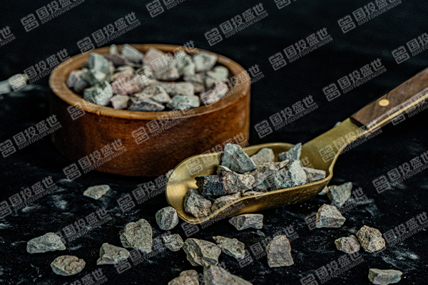 當前國際上有哪些行業和企業使用沸石？